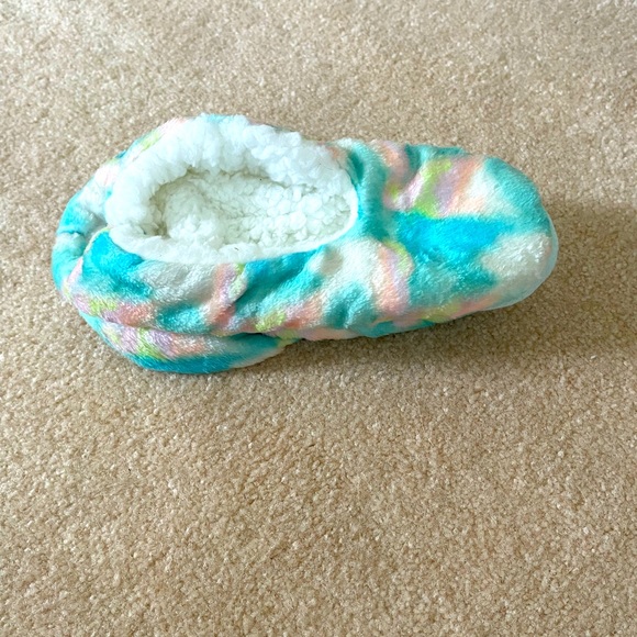 Art Class, Girl’s slippers with gripper bottoms, size M/L shoe size 3-5 - Picture 2 of 5